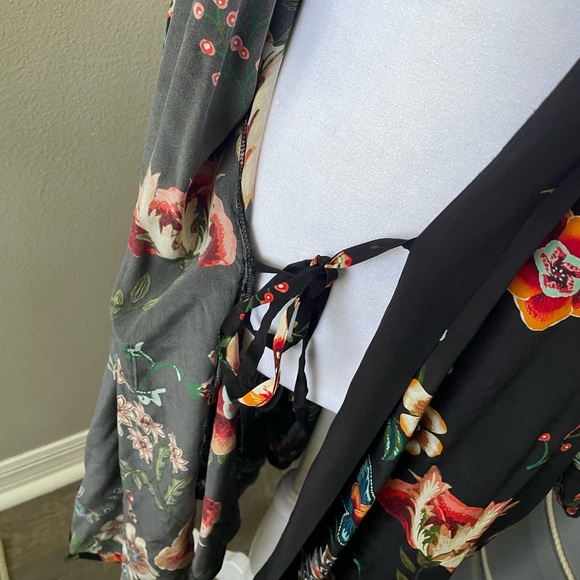 Johnny Was Evelyn floral Robe %100 silk - Picture 9 of 14